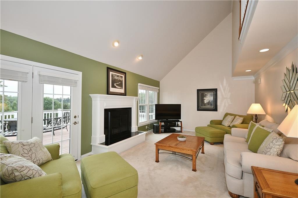 414 Meadow View Drive McKees Rocks, PA 15136 - Photo 8 of 25 Gallery Image 8