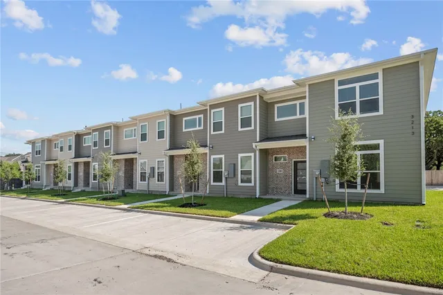 $2,400 | 3213 Link Street, Unit 112, Bryan, TX 77801