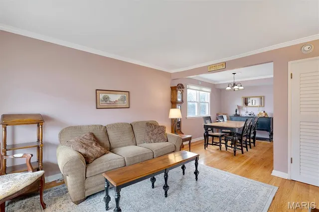 $325,000 | 10808 Clearwater Drive, St. Louis, MO 63123