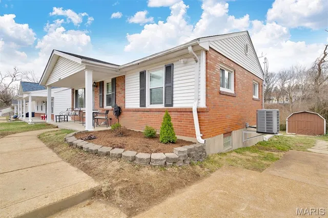 $325,000 | 10808 Clearwater Drive, St. Louis, MO 63123