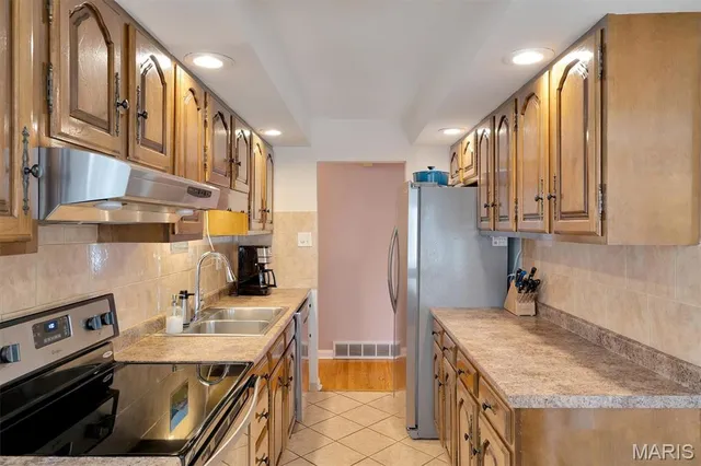 $325,000 | 10808 Clearwater Drive, St. Louis, MO 63123