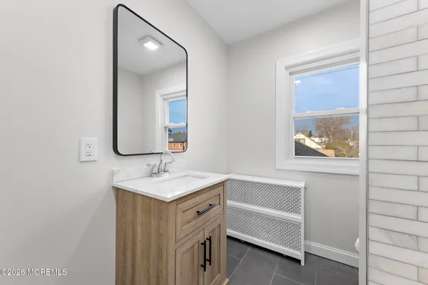 $2,600 | 260 Main Street, Unit 2, Matawan, NJ 07747