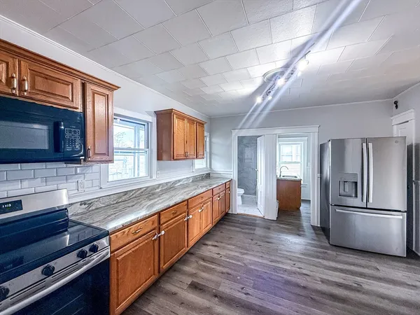 $2,000 | 18 Ellsworth Street, Unit 3, Worcester, MA 01610