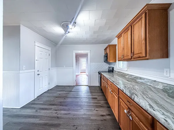 $2,000 | 18 Ellsworth Street, Unit 3, Worcester, MA 01610