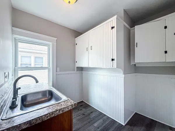 $2,000 | 18 Ellsworth Street, Unit 3, Worcester, MA 01610