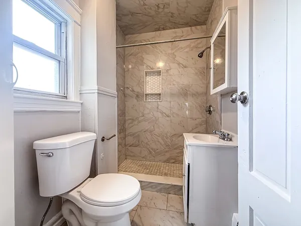 $2,000 | 18 Ellsworth Street, Unit 3, Worcester, MA 01610