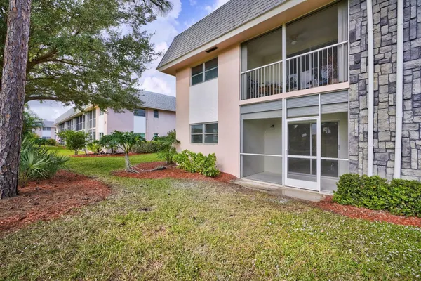 $2,000 | 18081 Southeast Country Club Drive, Unit 265, Tequesta, FL 33469