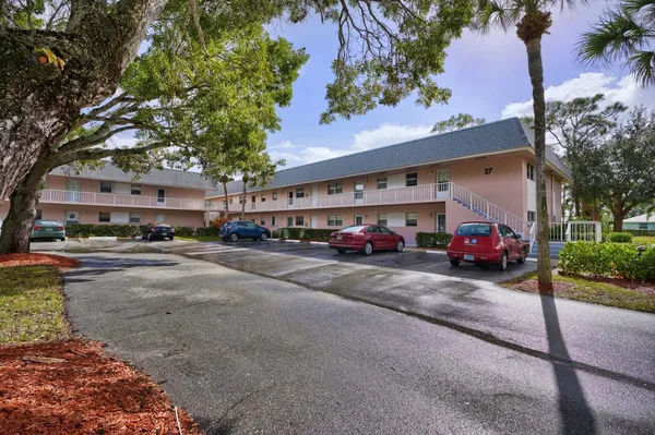 $2,000 | 18081 Southeast Country Club Drive, Unit 265, Tequesta, FL 33469