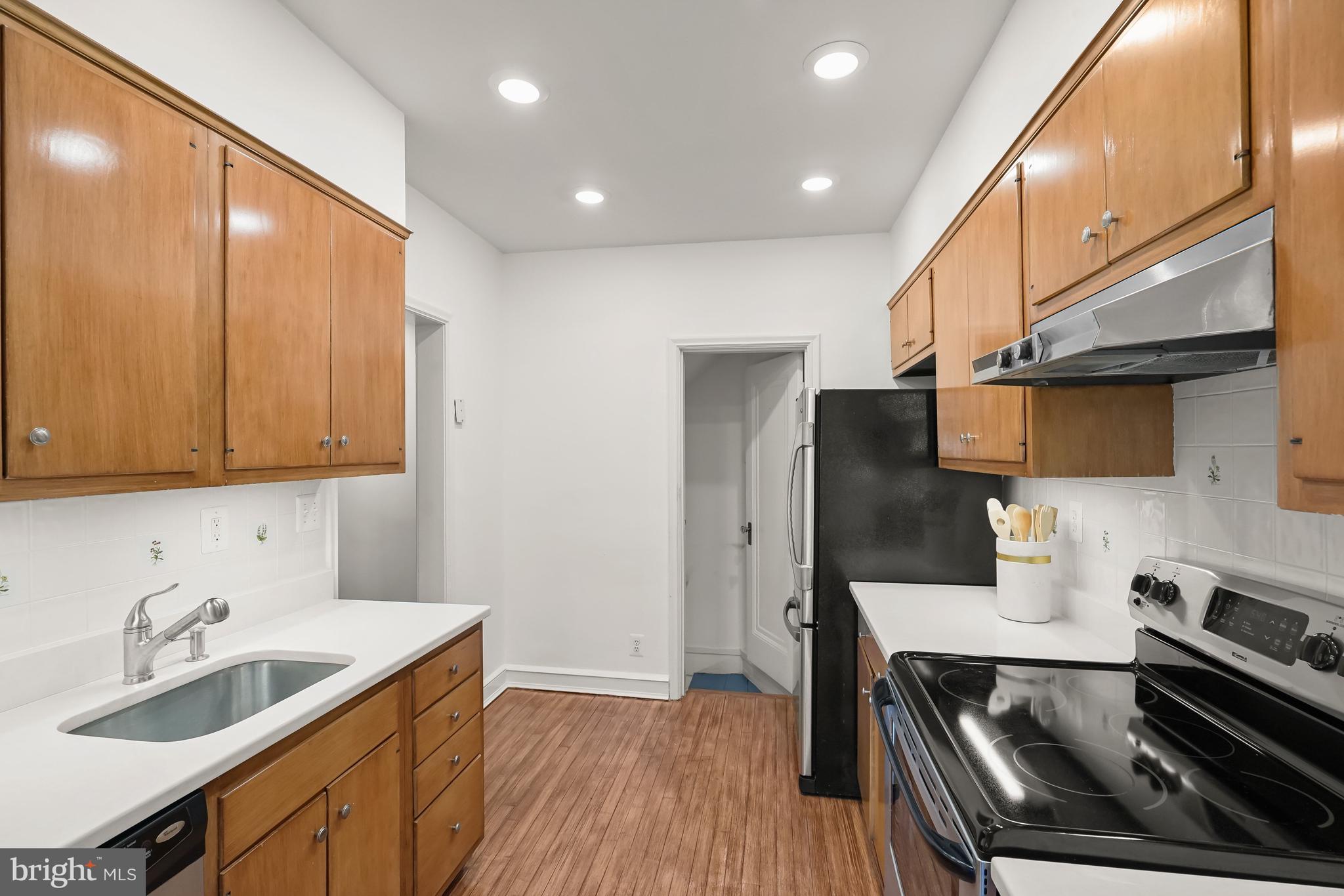 1807 37th Street Northwest Washington, DC 20007 - Photo 8 of 26