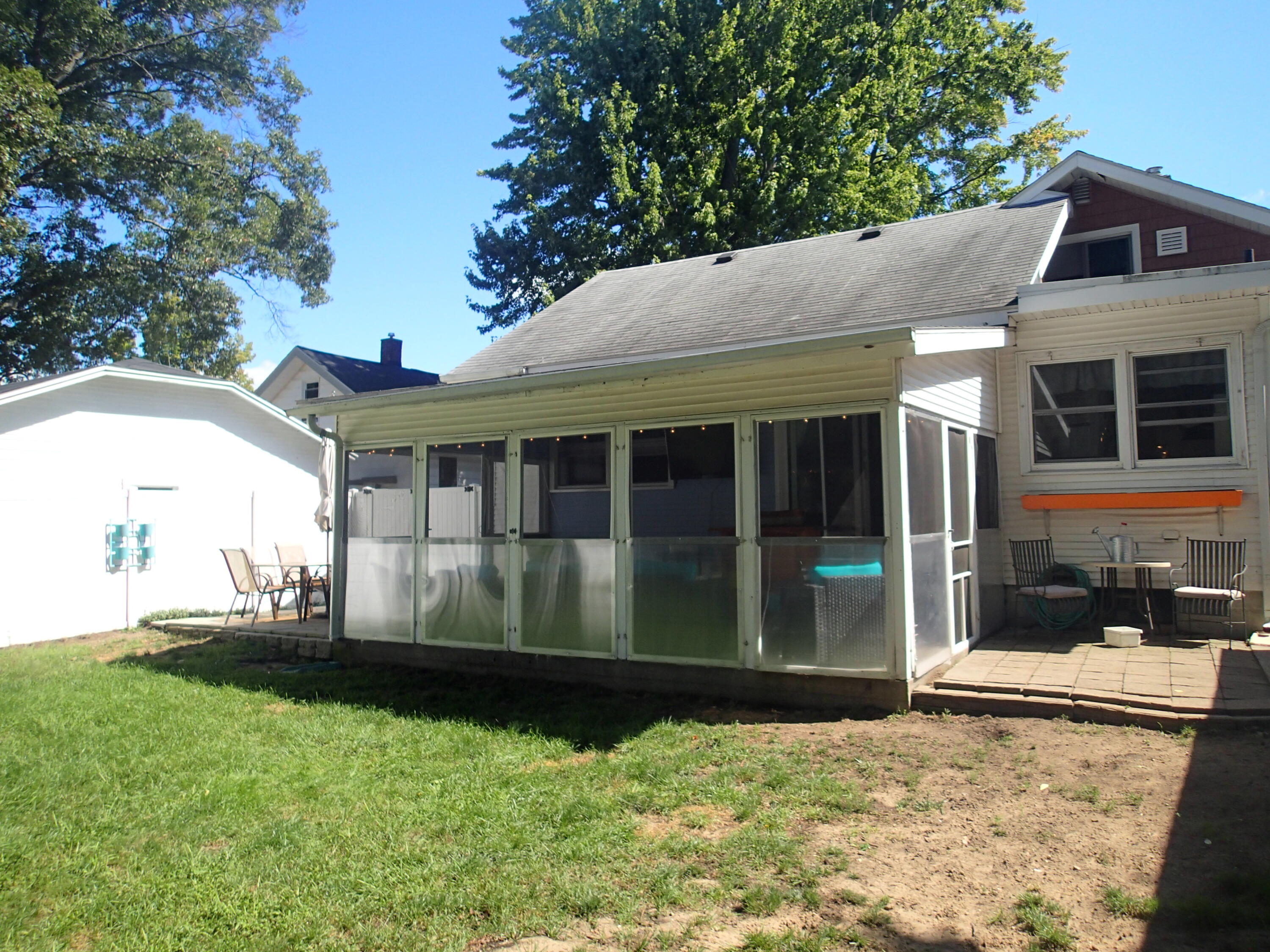 331 South Lake Avenue Spring Lake, MI 49456 - Photo 5 of 34 P8300054