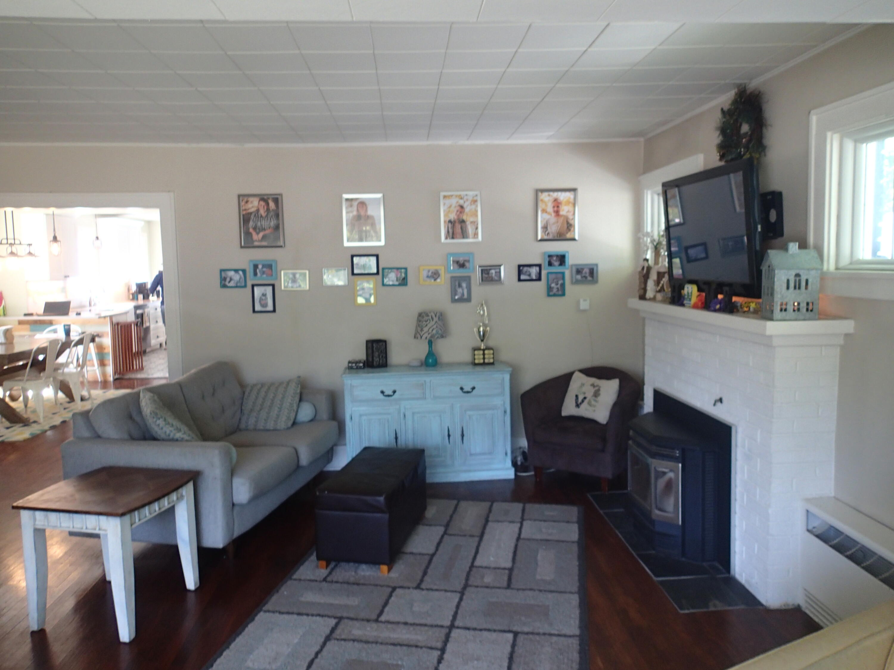 331 South Lake Avenue Spring Lake, MI 49456 - Photo 10 of 34 P8300025