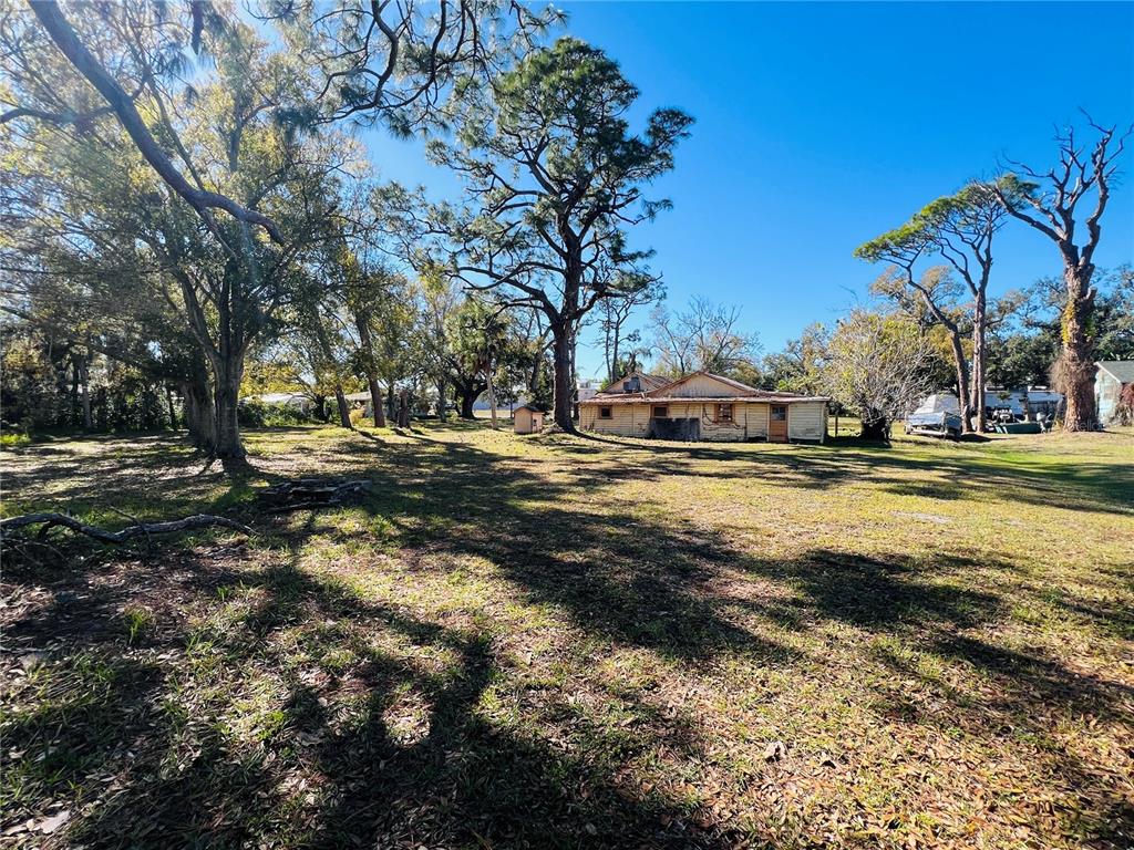34 Washington Avenue Osprey, FL 34229 - Photo 2 of 4 a view of the view of the house and tree