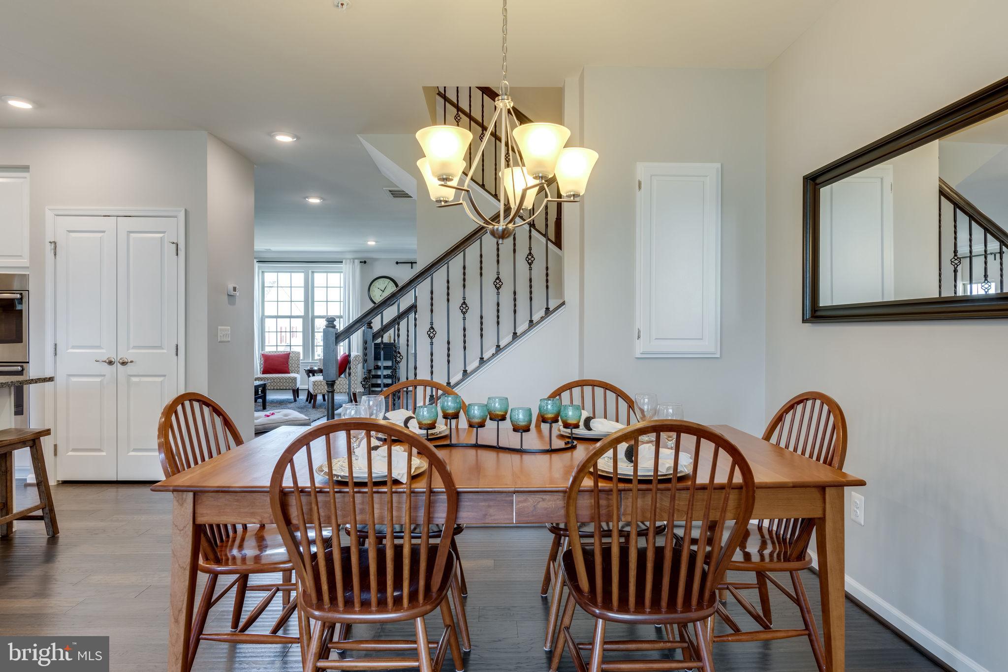 13617 Rockingham Lane Gainesville, VA 20155 - Photo 13 of 57 Beautiful Lines with Light from North to South