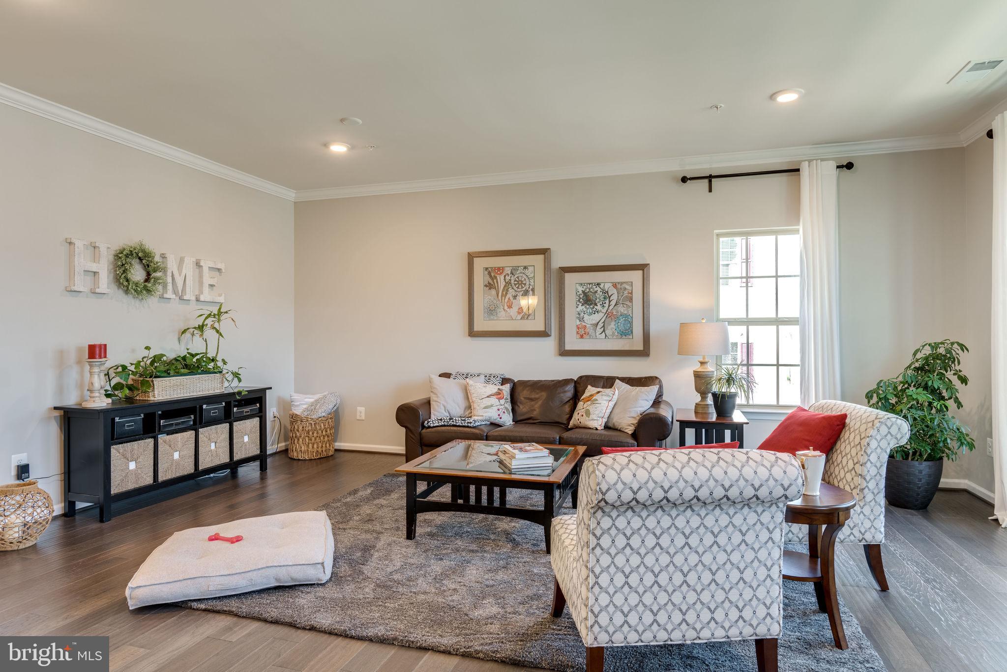 13617 Rockingham Lane Gainesville, VA 20155 - Photo 6 of 57 An Expansive Living Room to Entertain in