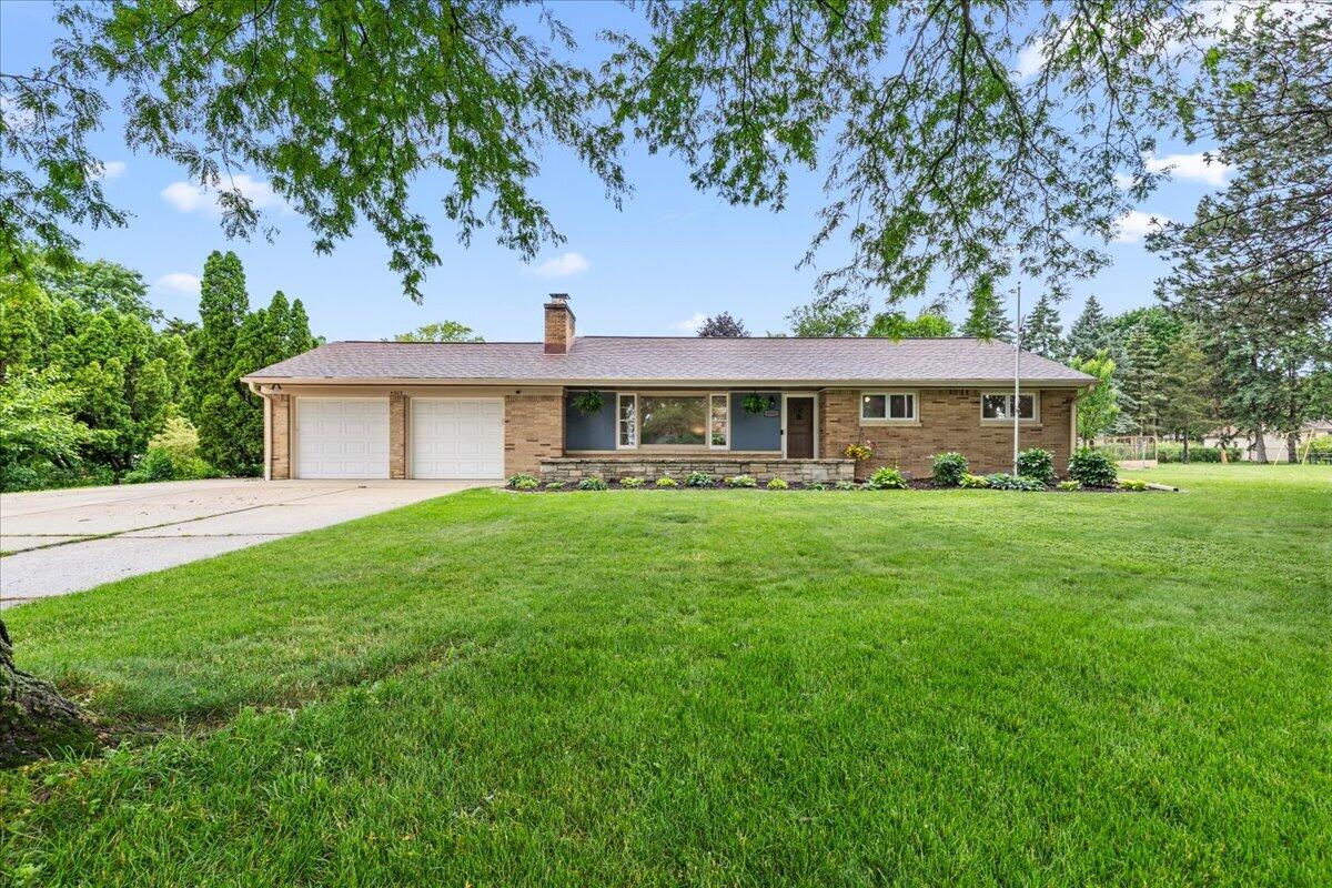 4505 North 133rd Street Brookfield, WI 53005 - Photo 1 of 29 ext1