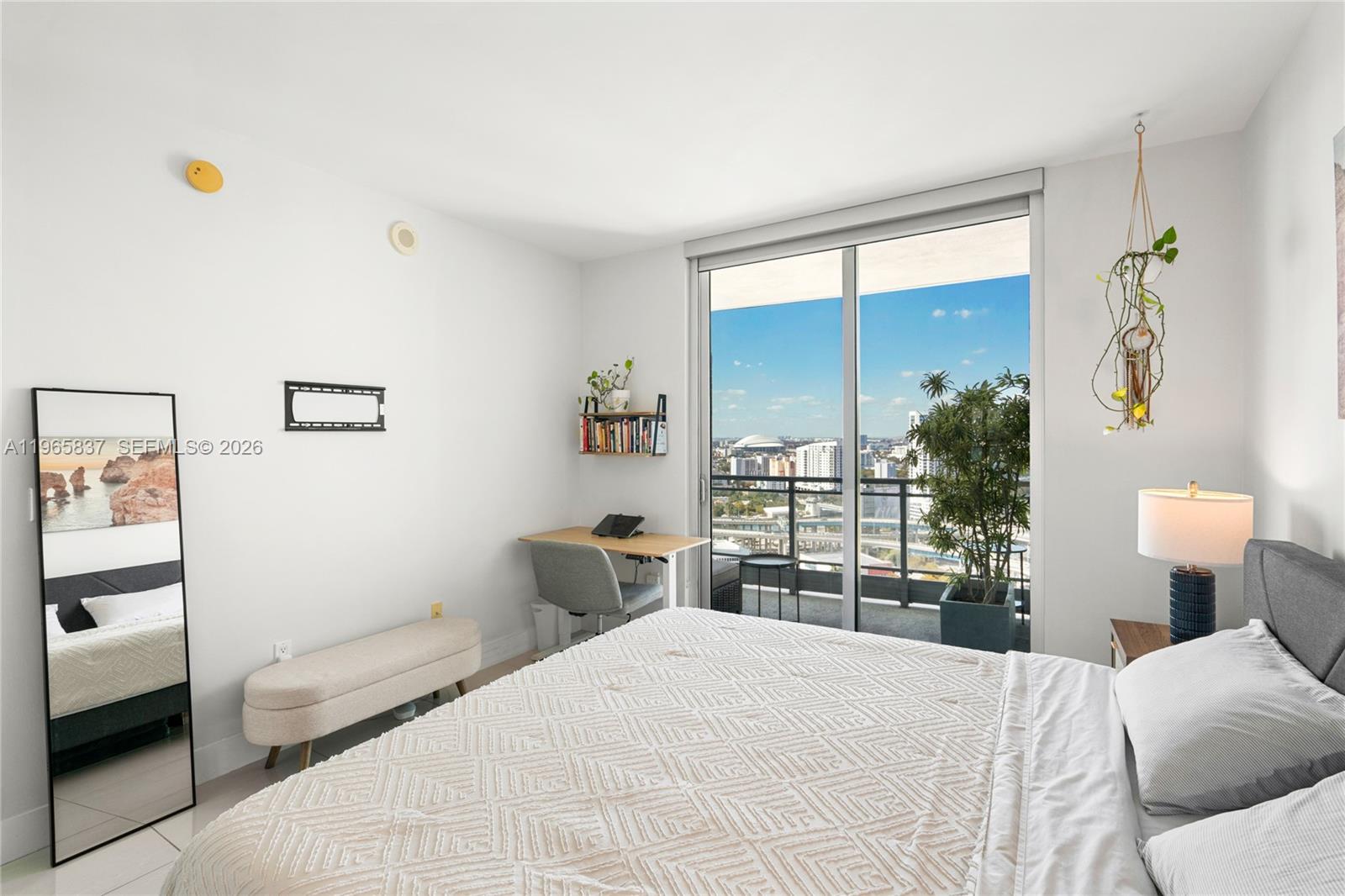 90 Southwest 3rd Street, Unit 2706 Miami, FL 33130 - Photo 23 of 68