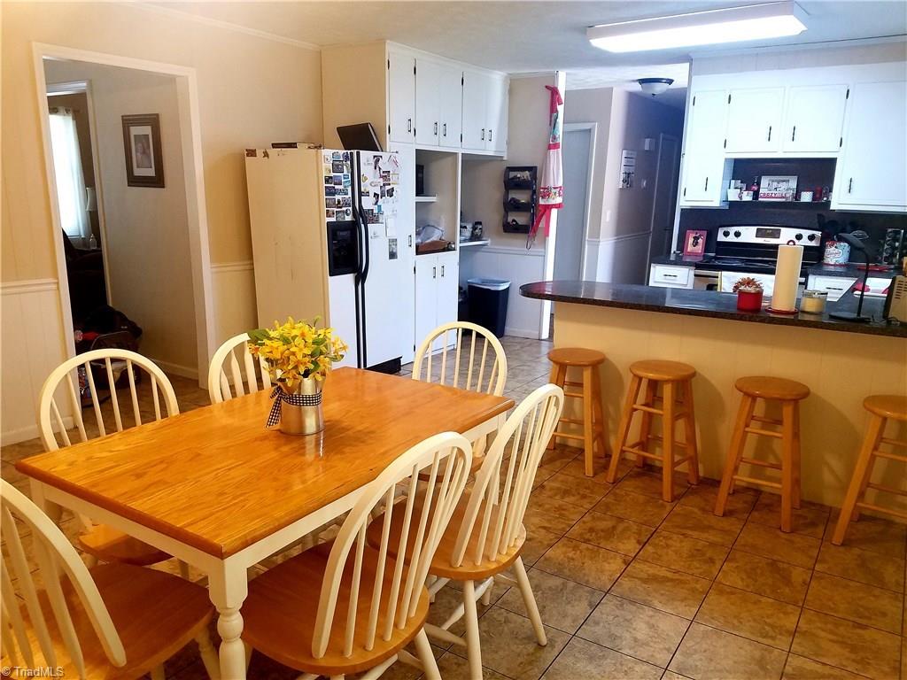 3240 Sourwood Ridge Road Lenoir, NC 28645 - Photo 10 of 25 Eat in kitchen with bar, pic 2