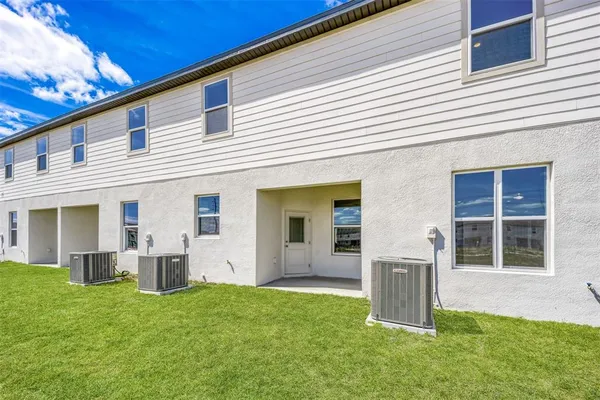 a view of a house with backyard
