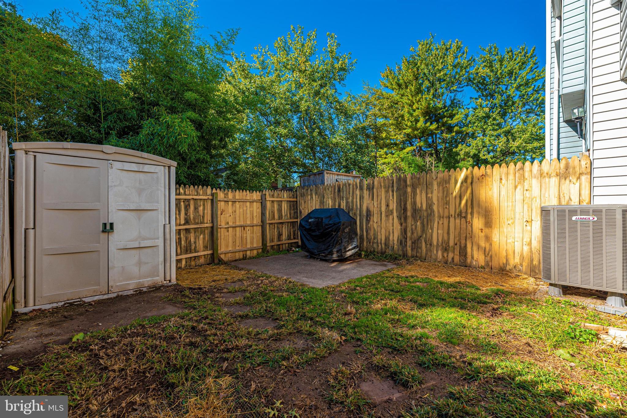 17417 Hoskinson Road Poolesville, MD 20837 - Photo 42 of 45 a backyard of a house