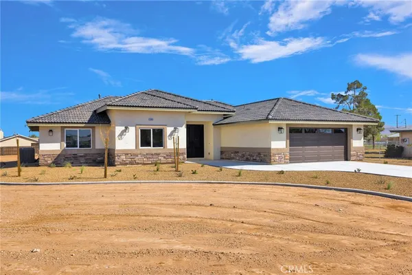 $590,000 | 21960 Ramona, Apple Valley, CA 92307