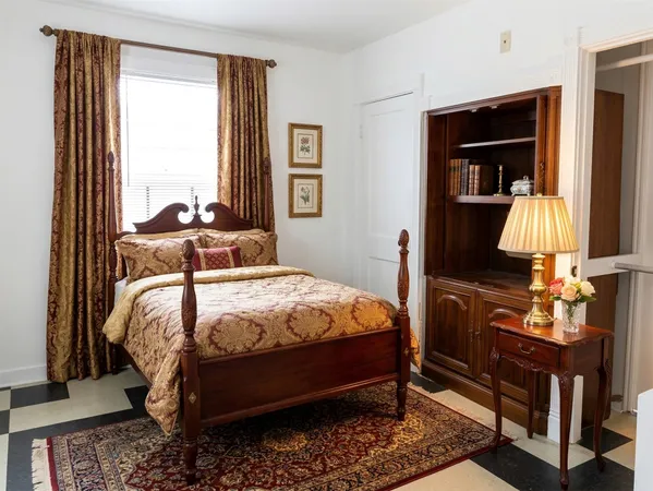 $960 | 2520 Hopkins Street, Unit I, Houston, TX 77006