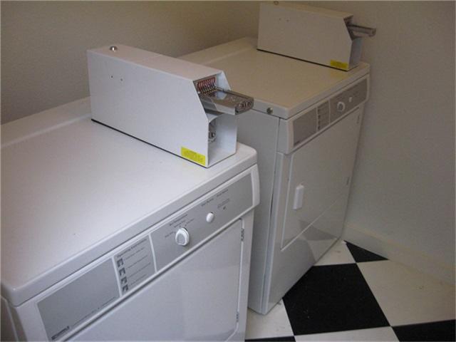 2520 Hopkins Street, Unit I Houston, TX 77006 - Photo 7 of 9 a utility room with dryer and washer
