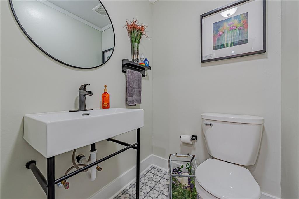 647 Cascade Road Pittsburgh, PA 15221 - Photo 13 of 25 Gallery Image 13