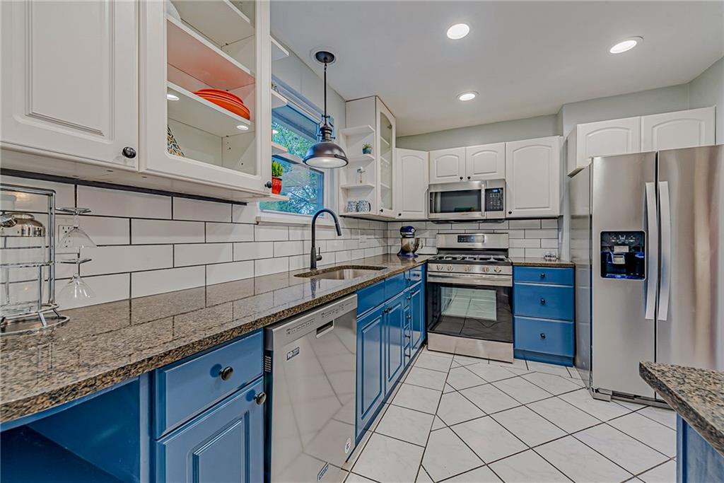 647 Cascade Road Pittsburgh, PA 15221 - Photo 8 of 25 Gallery Image 8