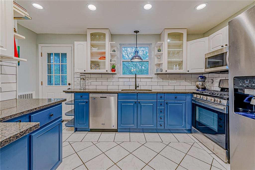 647 Cascade Road Pittsburgh, PA 15221 - Photo 10 of 25 Gallery Image 10