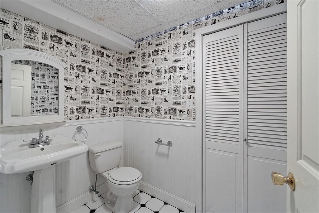 28 Partridge Lane, Unit 28 Lynnfield, MA 01940 - Photo 28 of 41 a bathroom with a sink a toilet and shower curtain