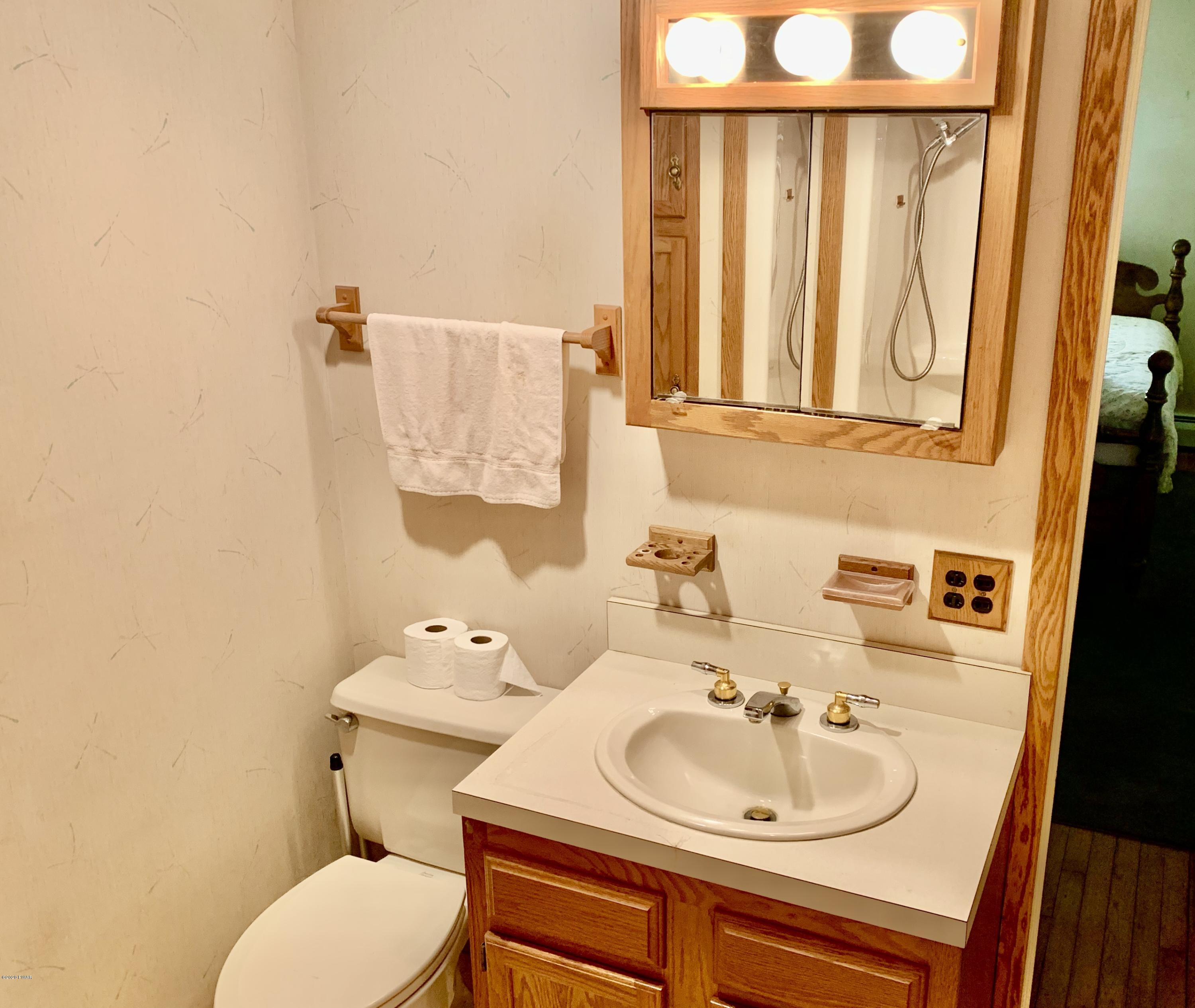 94 North Smith Road Waymart, PA 18472 - Photo 19 of 33 MASTER BATH
