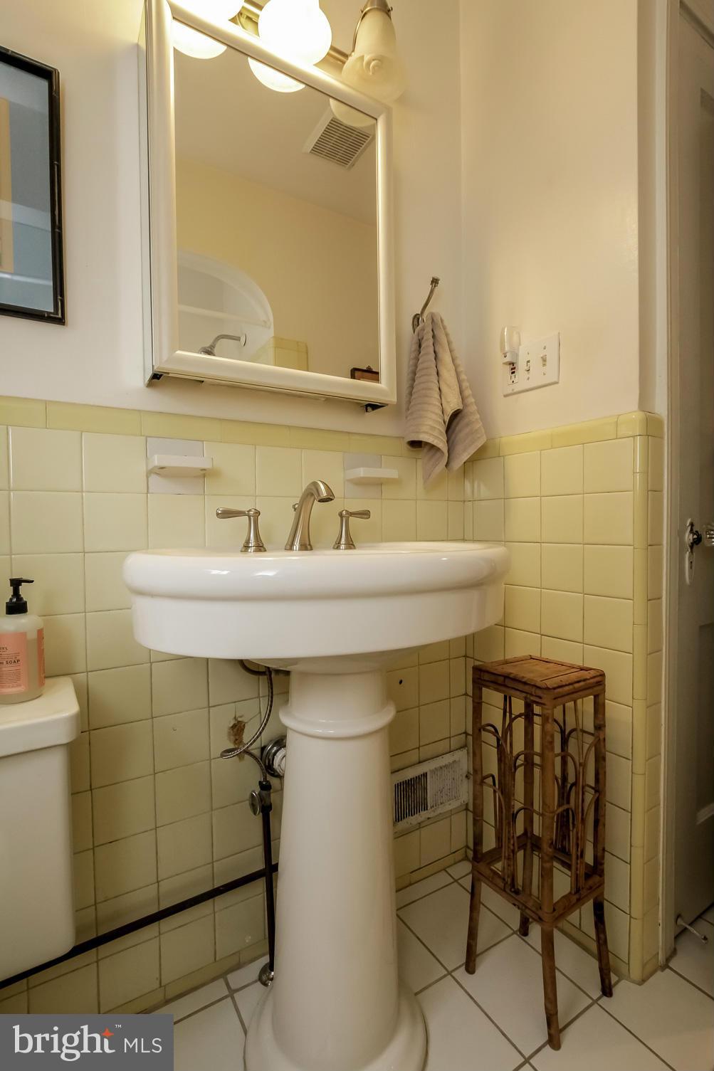 207 Hartwell Road Silver Spring, MD 20901 - Photo 16 of 30 Bath
