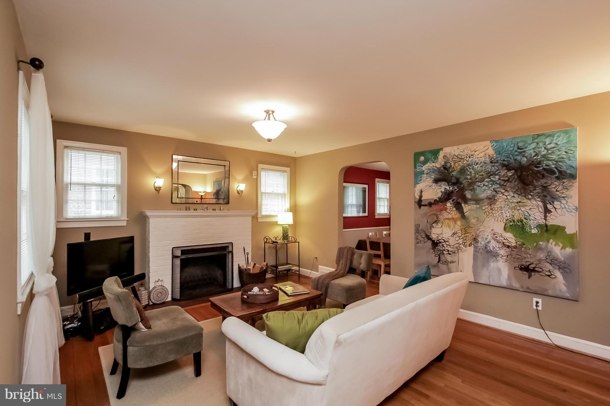 207 Hartwell Road Silver Spring, MD 20901 - Photo 3 of 30 Living Room