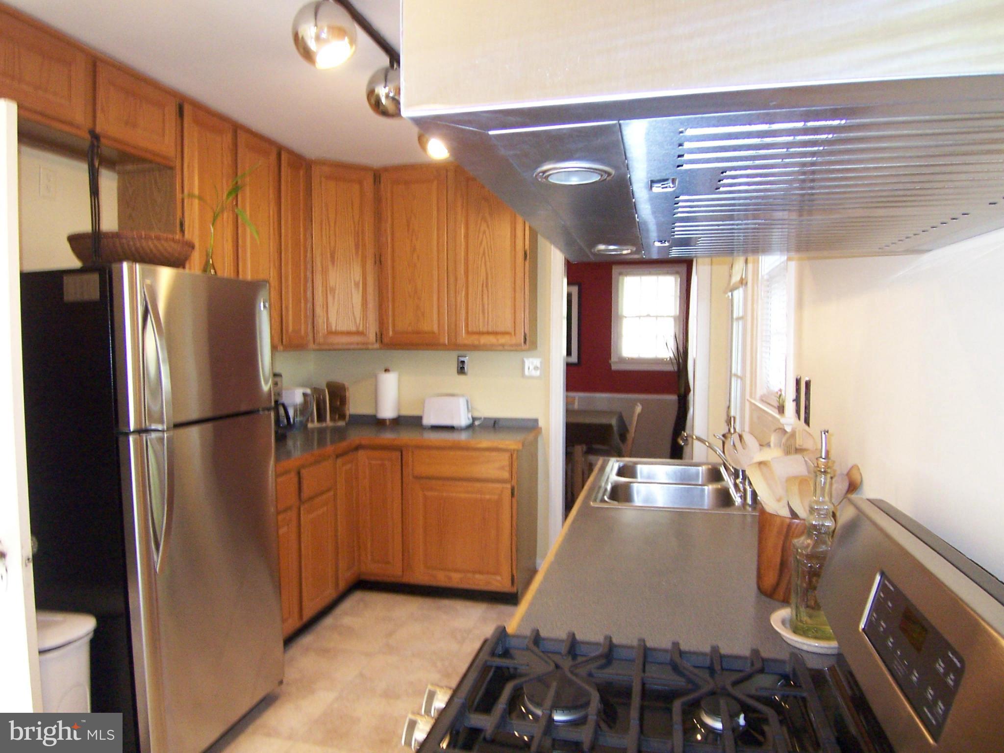 207 Hartwell Road Silver Spring, MD 20901 - Photo 4 of 30 Kitchen