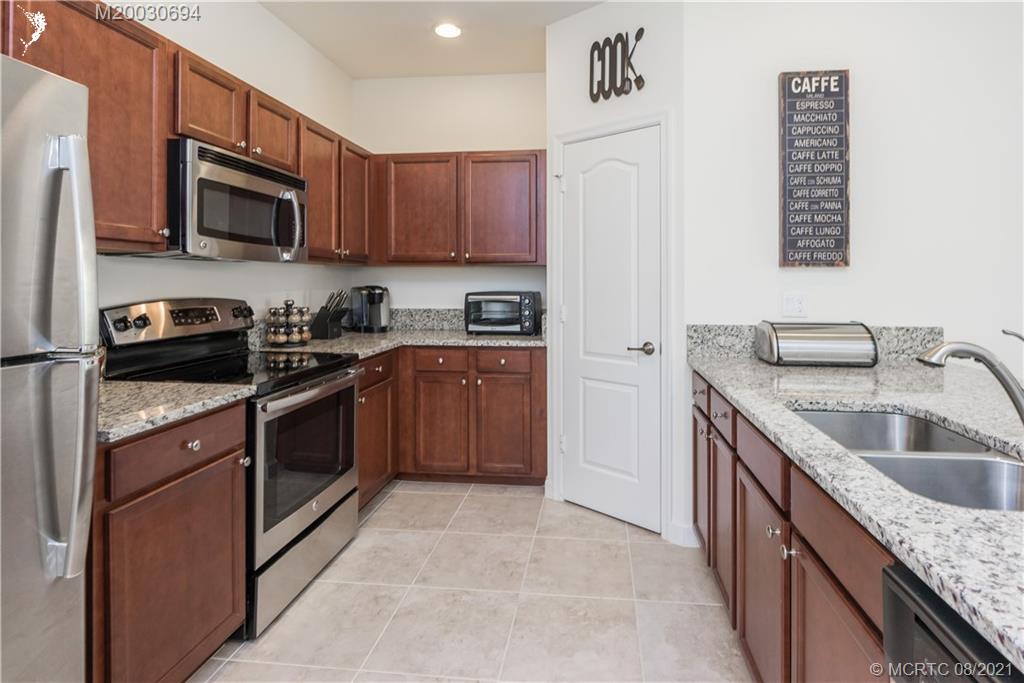 9499 Southwest Merlin Court Stuart, FL 34997 - Photo 11 of 36 Gallery Image 11