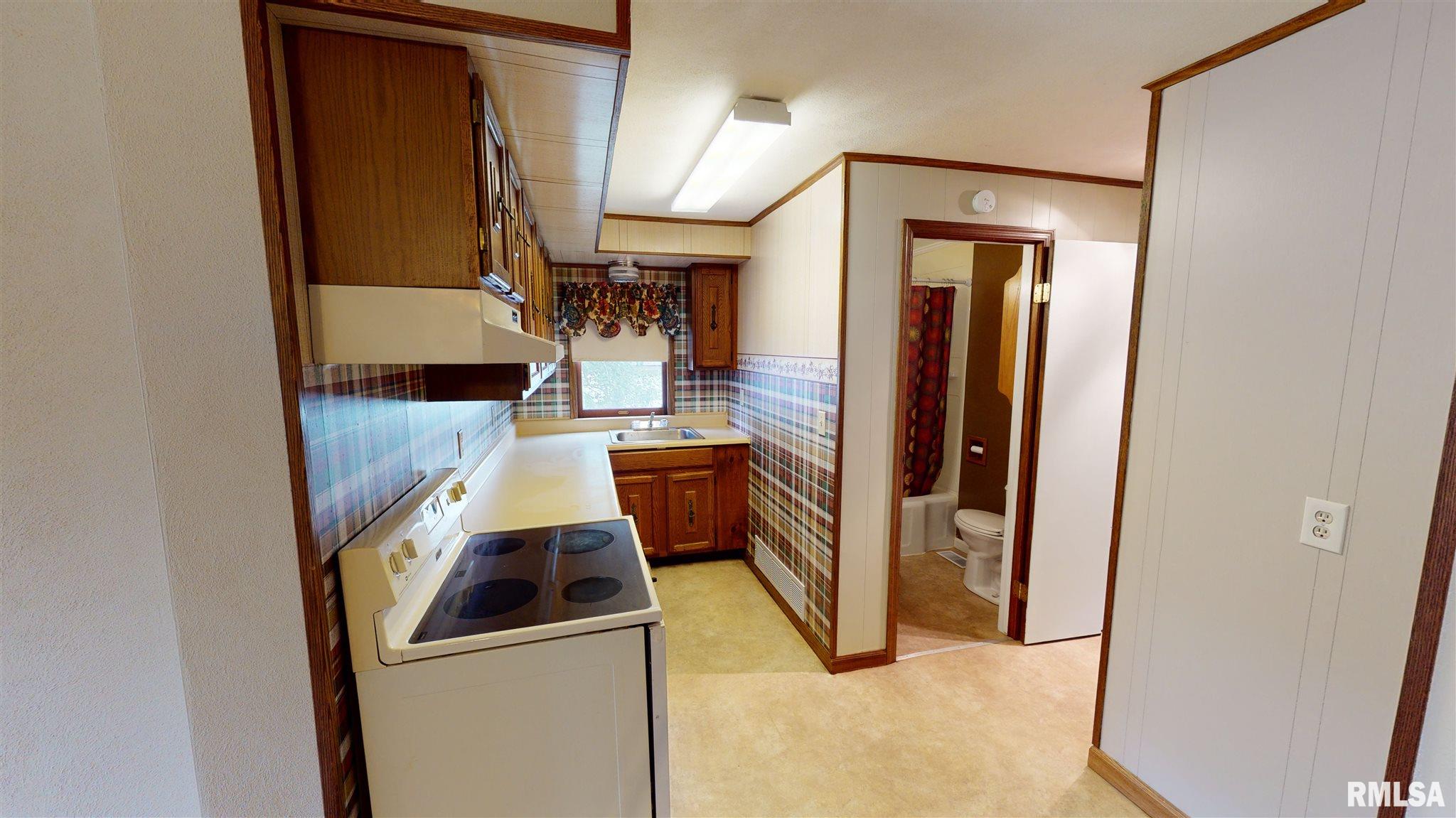 307 North Elmwood Road Farmington, IL 61531 - Photo 11 of 35 Gallery Image 11