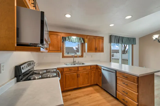 $399,900 | 1225 Drews Drive, De Pere, WI 54115