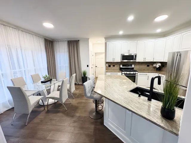 $650,000 | 720 Tulip Circle, Island Lake, IL 60042