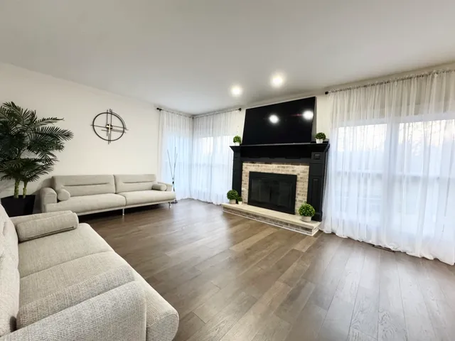 $650,000 | 720 Tulip Circle, Island Lake, IL 60042