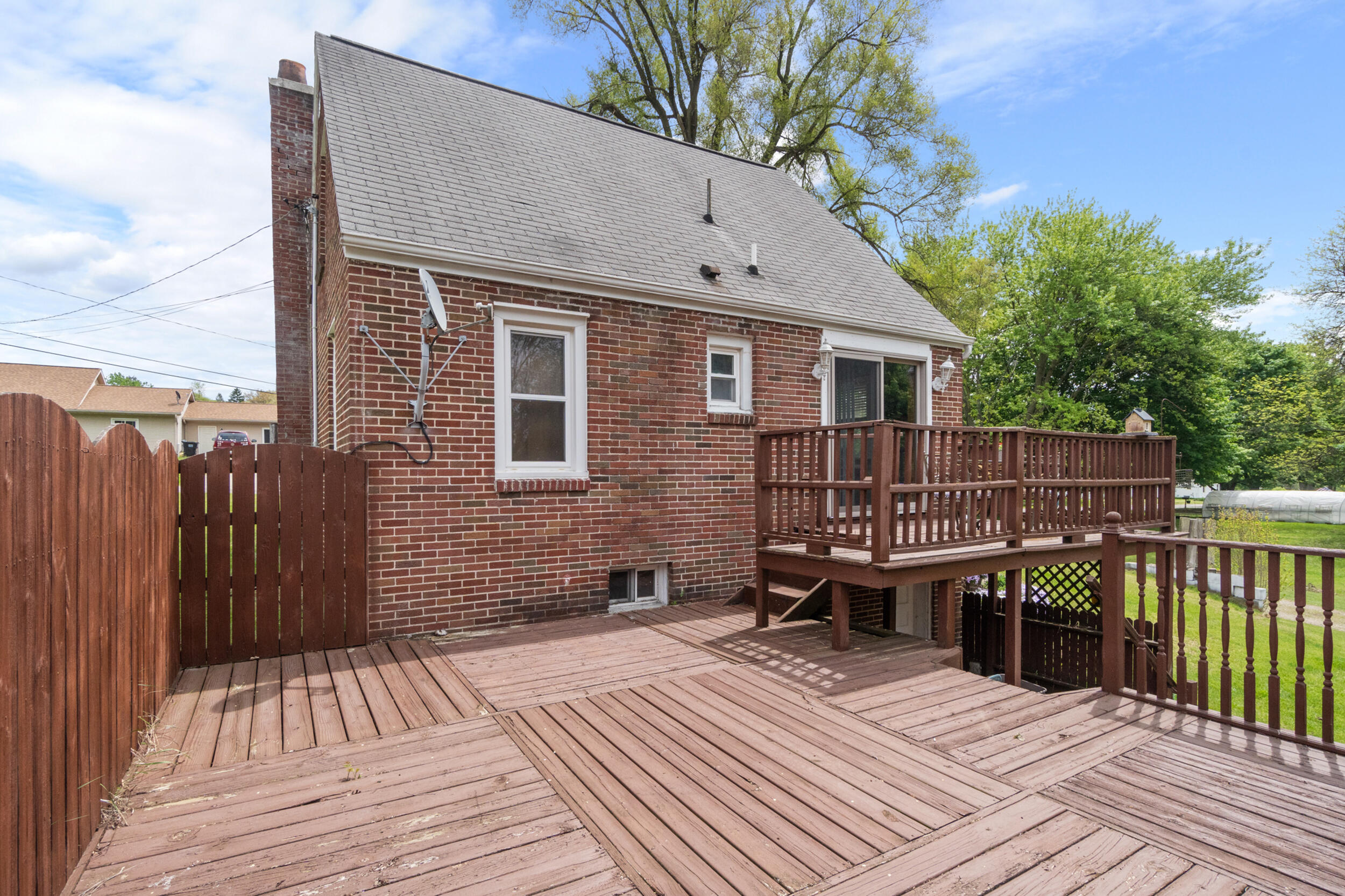 142 Maple Road Michigan Center, MI 49254 - Photo 29 of 57 Fenced Deck