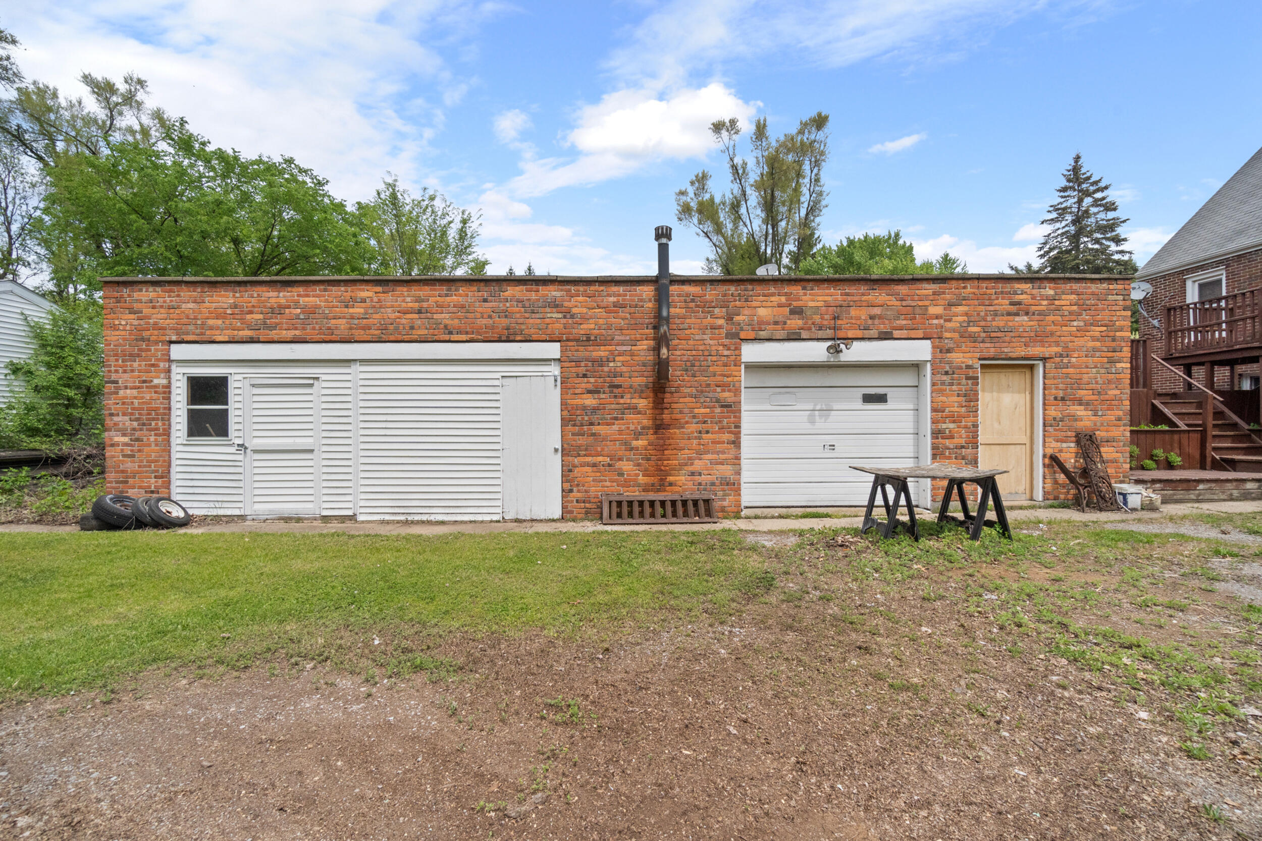 142 Maple Road Michigan Center, MI 49254 - Photo 36 of 57 Garage / Workspace