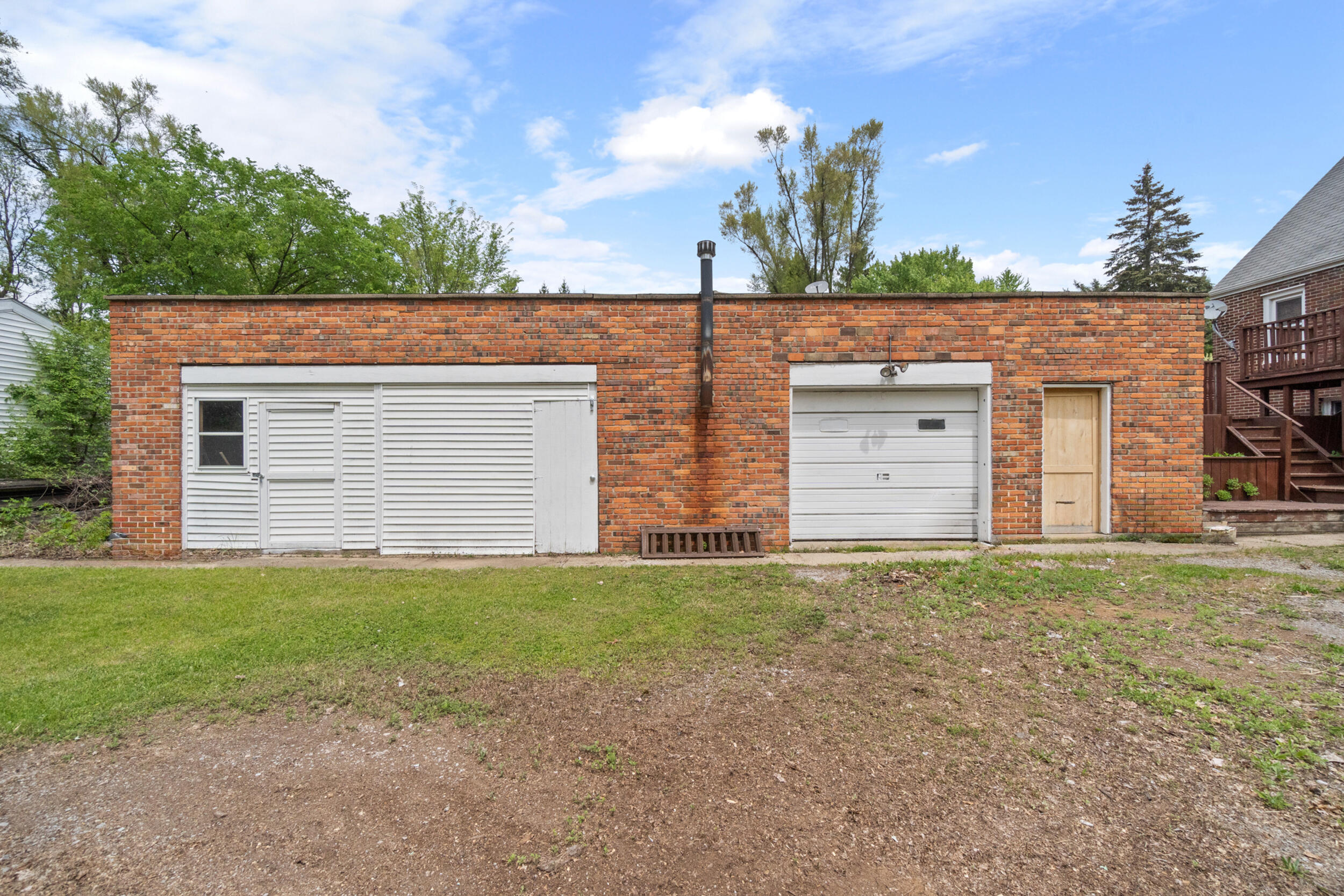142 Maple Road Michigan Center, MI 49254 - Photo 37 of 57 Garage / Workspace