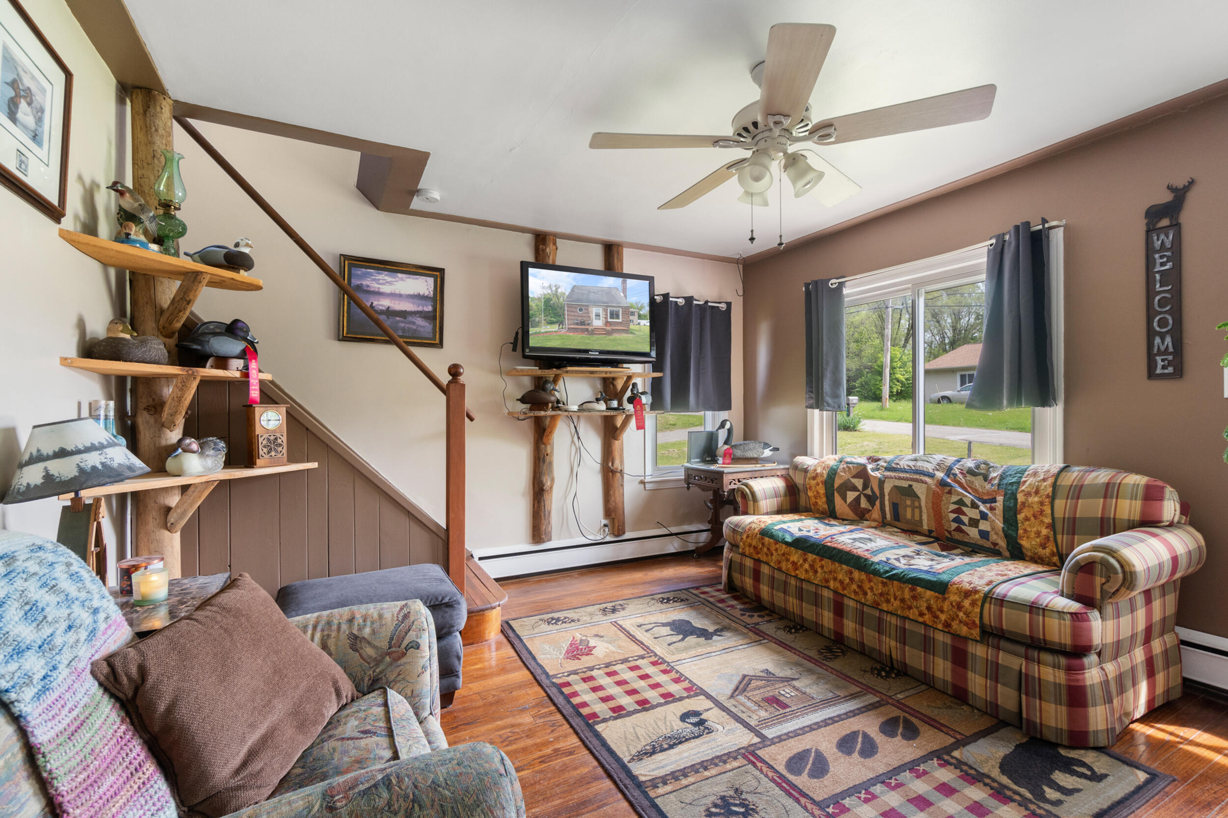142 Maple Road Michigan Center, MI 49254 - Photo 7 of 57 Living Room