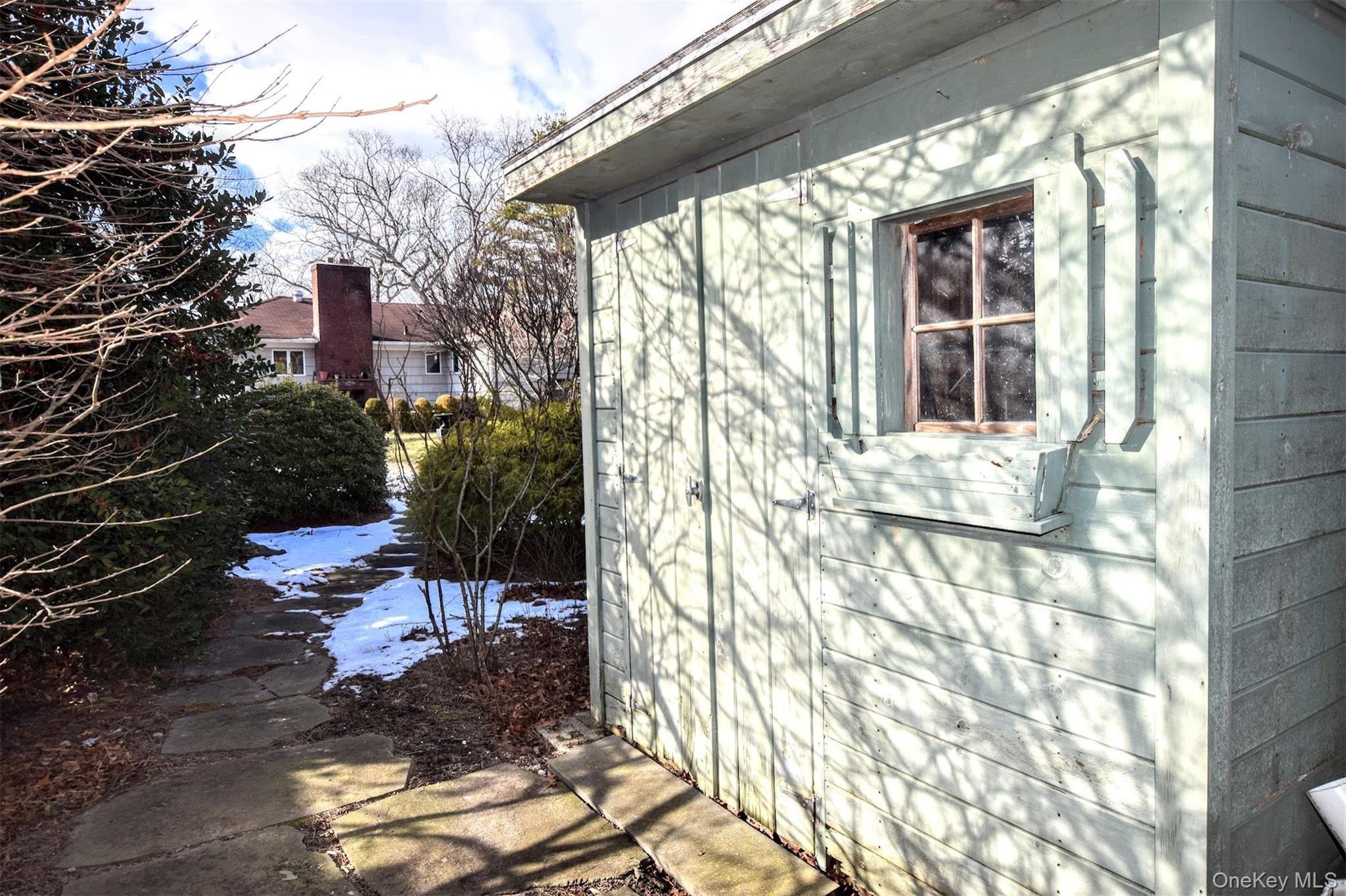 41 Country Club Road Bellport, NY 11713 - Photo 5 of 18 Snow covered property