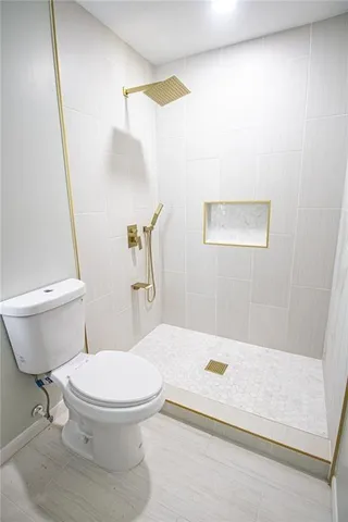 a bathroom with a toilet and a shower