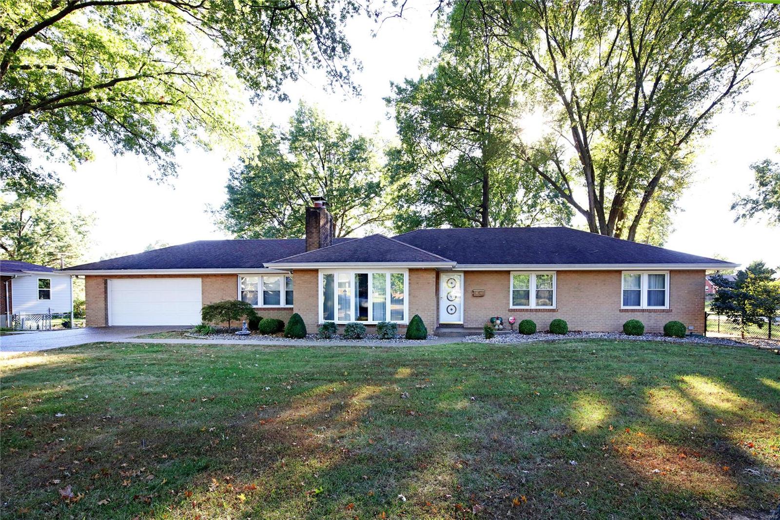 878 Reavis Barracks Road St. Louis, MO 63125 - Photo 1 of 15 Gallery Image 1