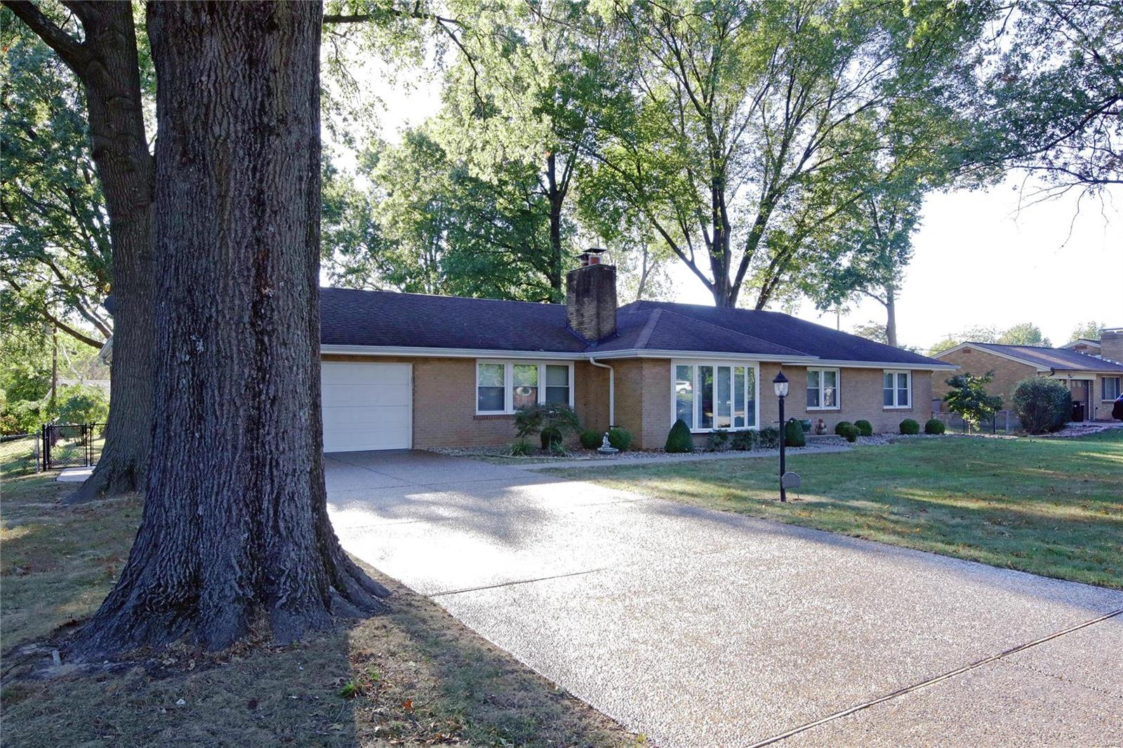 878 Reavis Barracks Road St. Louis, MO 63125 - Photo 2 of 15 Gallery Image 2
