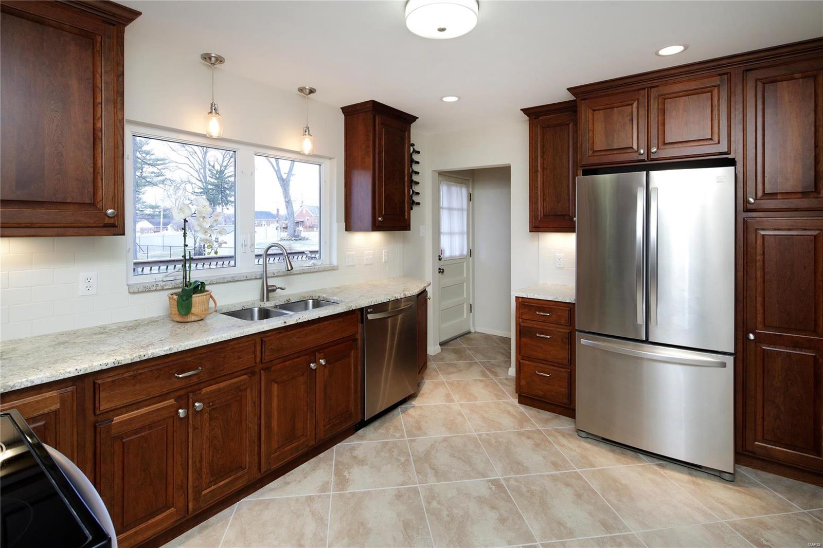 878 Reavis Barracks Road St. Louis, MO 63125 - Photo 8 of 15 Gallery Image 8
