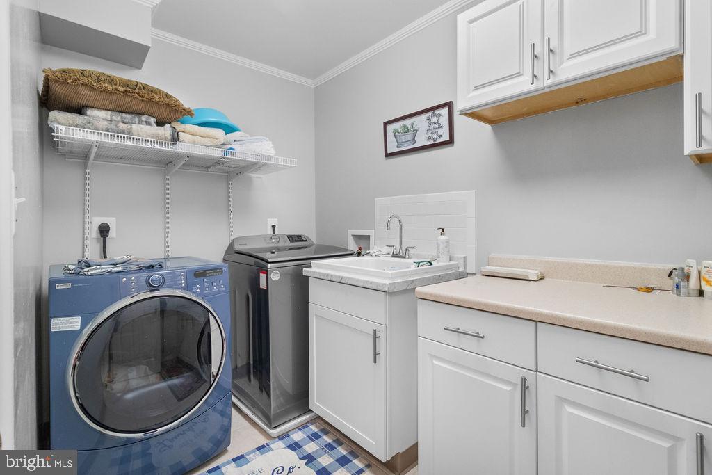 607 Valley Brook Drive Silver Spring, MD 20904 - Photo 14 of 67 a utility room with sink dryer and washer