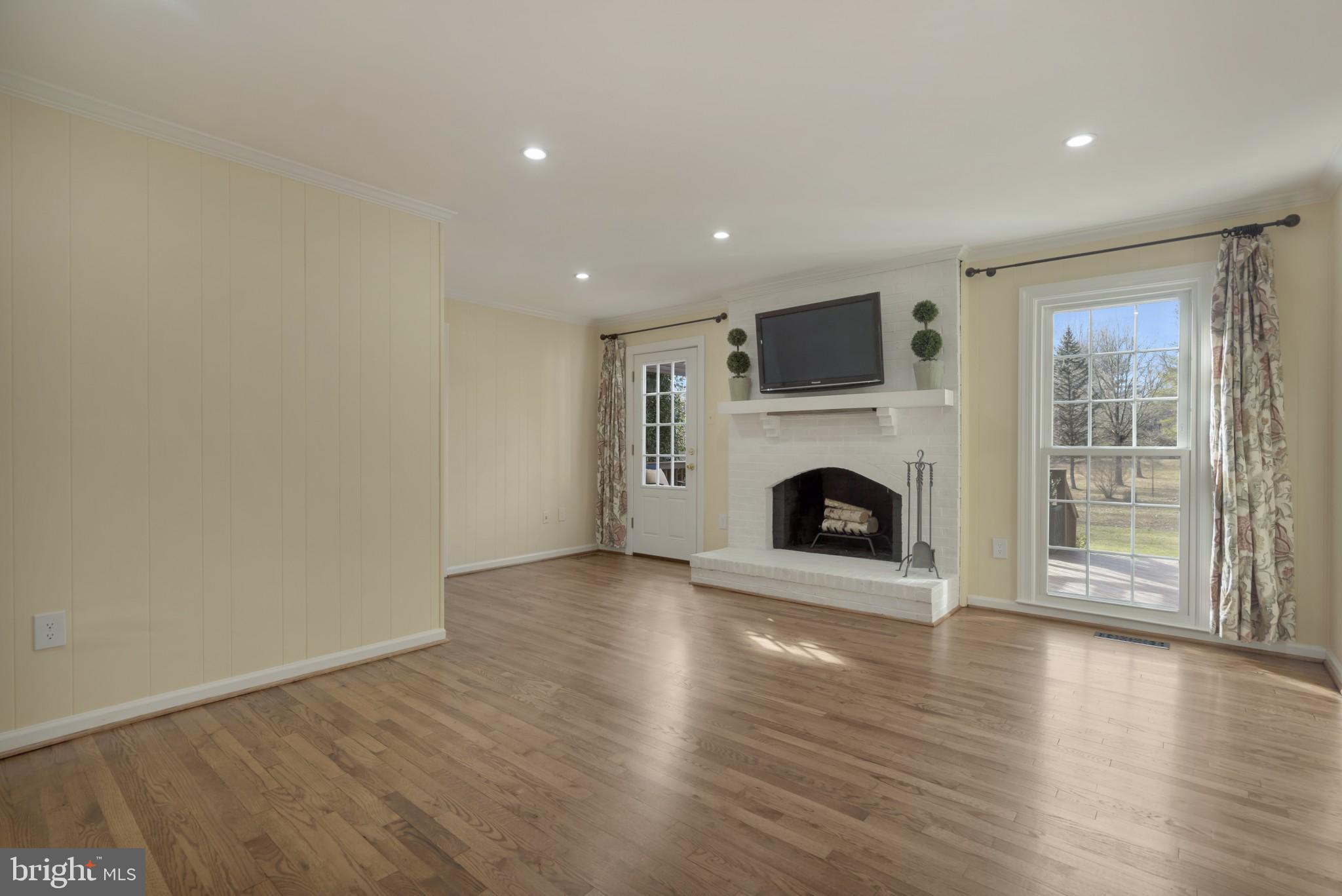 910 Riva Ridge Drive Great Falls, VA 22066 - Photo 3 of 49 Expansive Family Room
